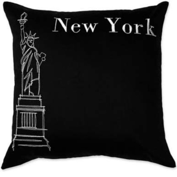Alamode Home Other - LAST ONE! NWT New York City Statue Liberty Pillow